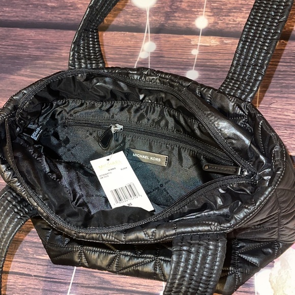 🖤MICHAEL KORS 🖤 WINNIE BLACK QUILTED SMALL TOTE - Picture 12 of 12